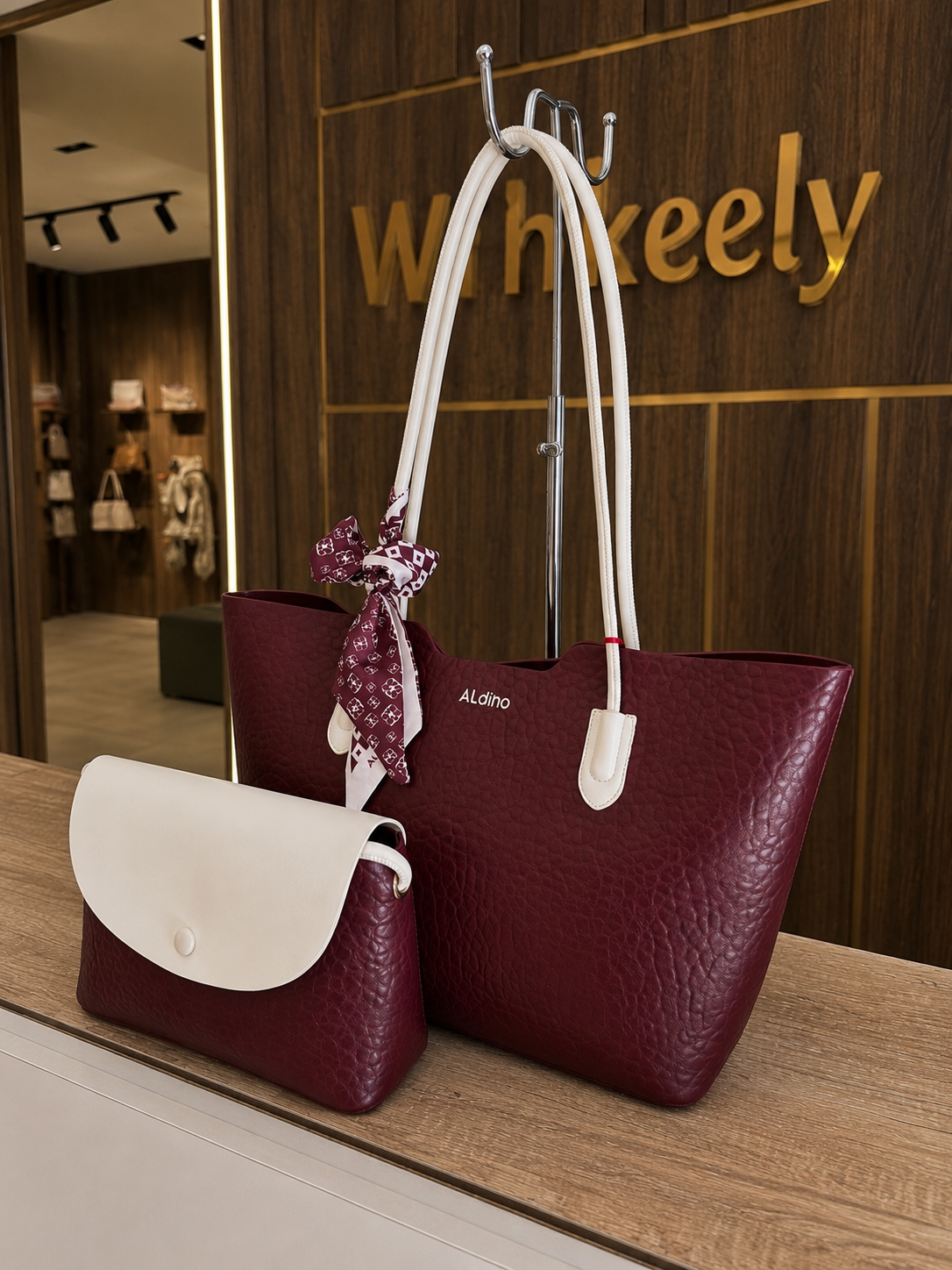 Aldino Shoulder Bag With small Claret