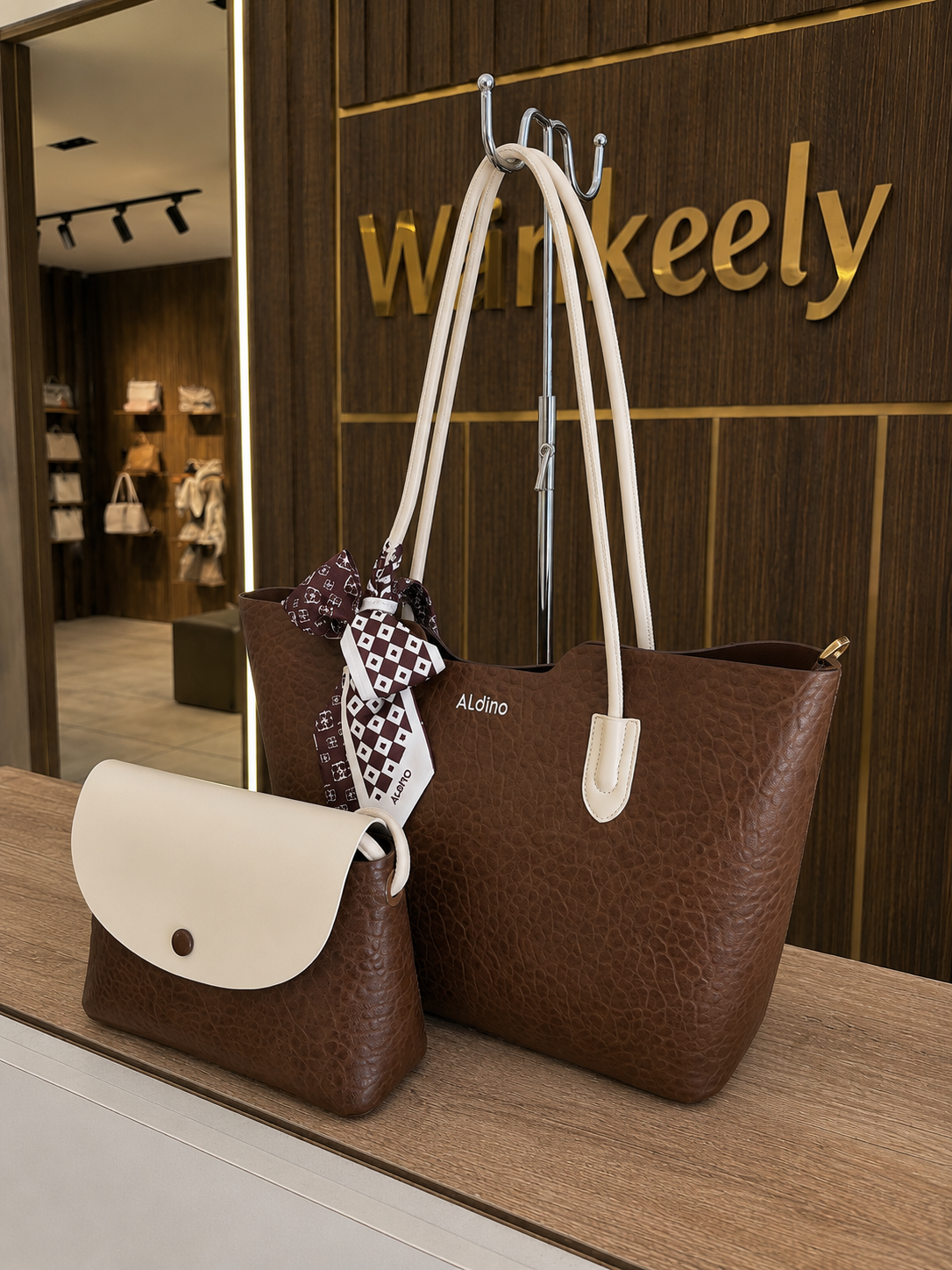 Aldino Shoulder Bag With small Claret