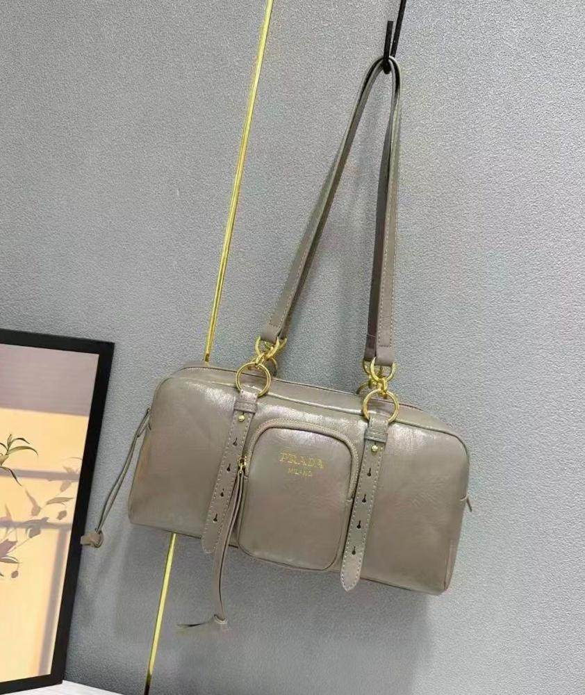 Dangle Medium Leather Shoulder Bag