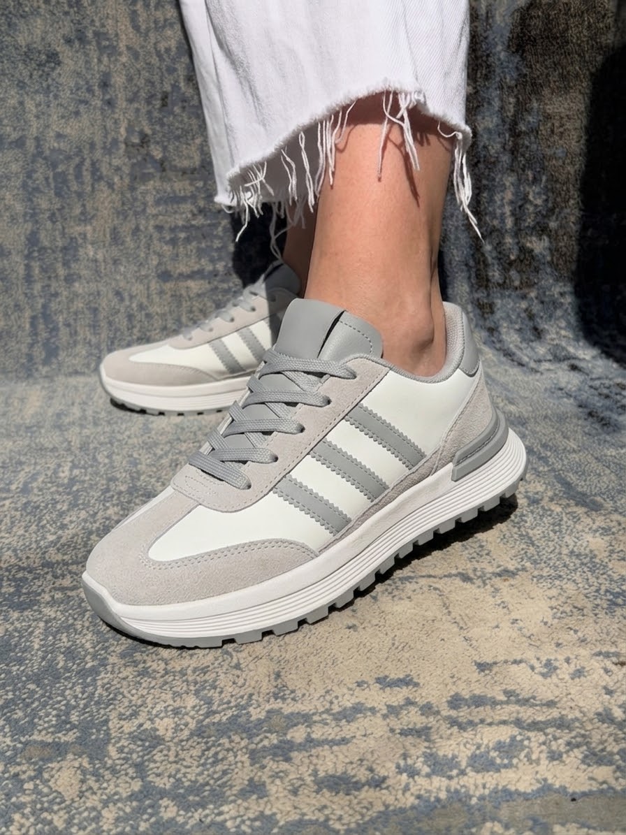 Classic Three-Stripes Low-Top Sneakers