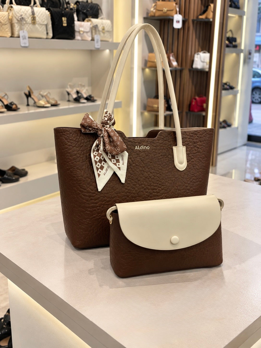 Aldino Shoulder Bag With small Claret
