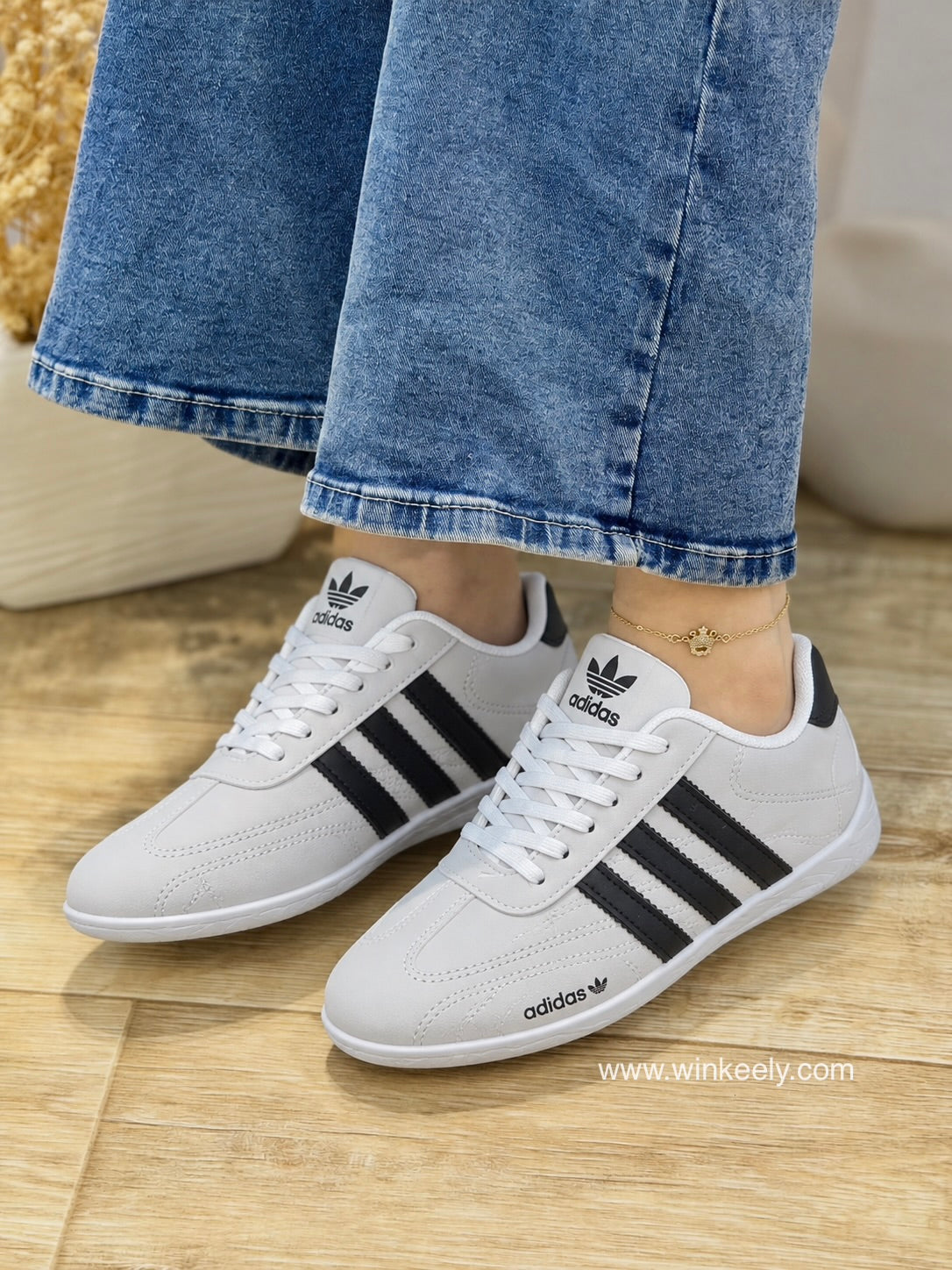 Women's Low-Top Sneakers