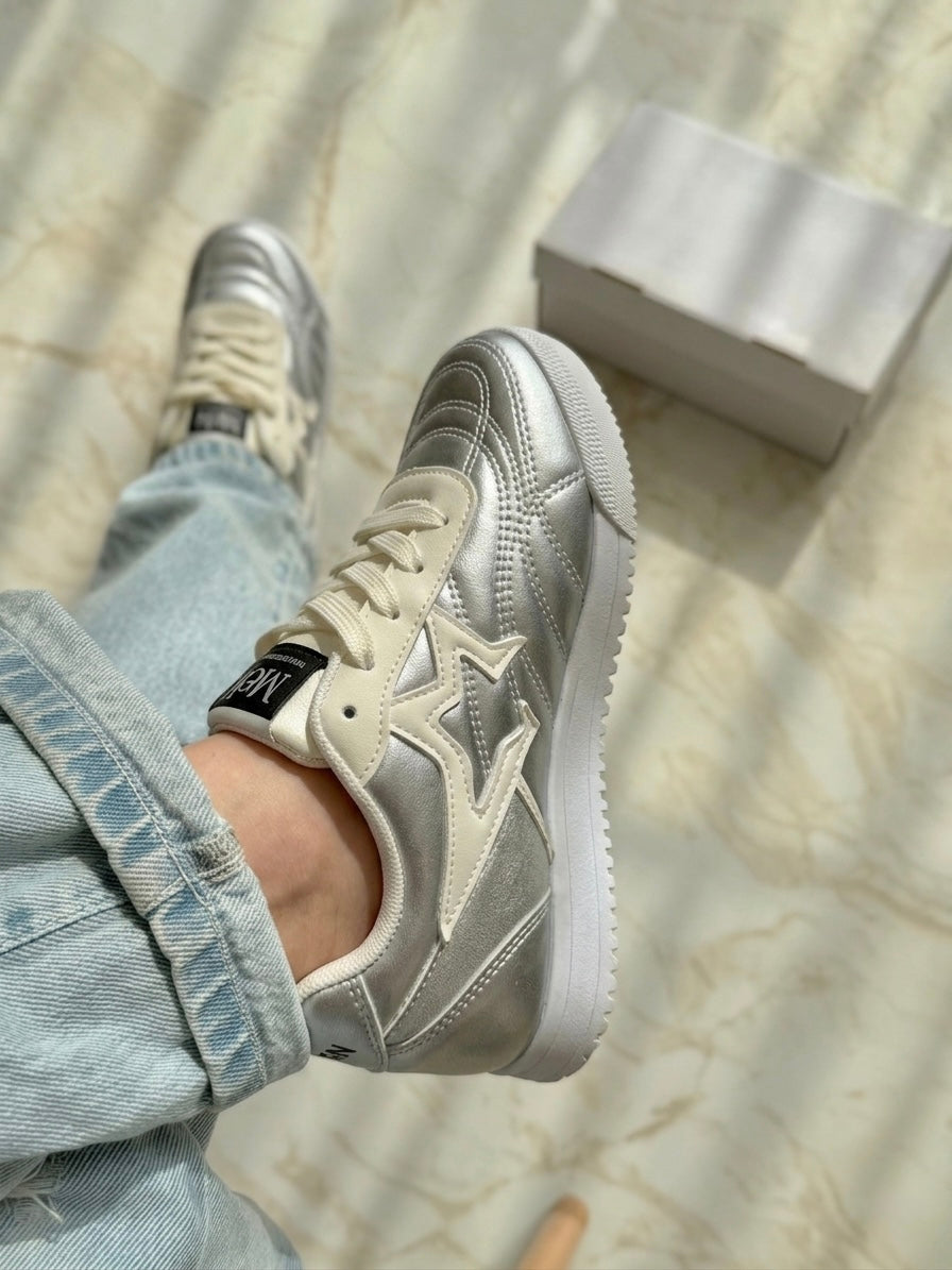 Star Detail Low-Top Sneakers