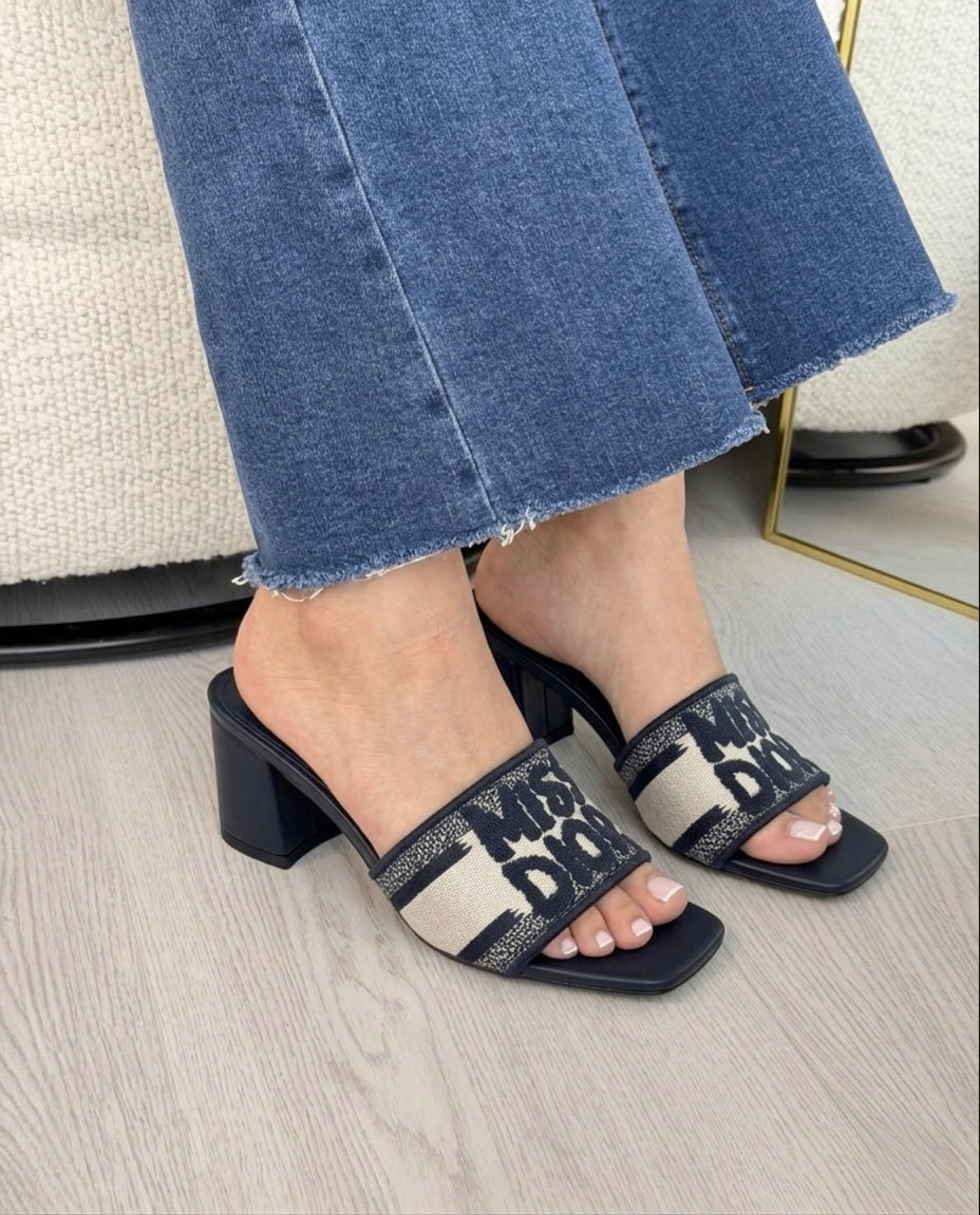 Dway Heeled Slide