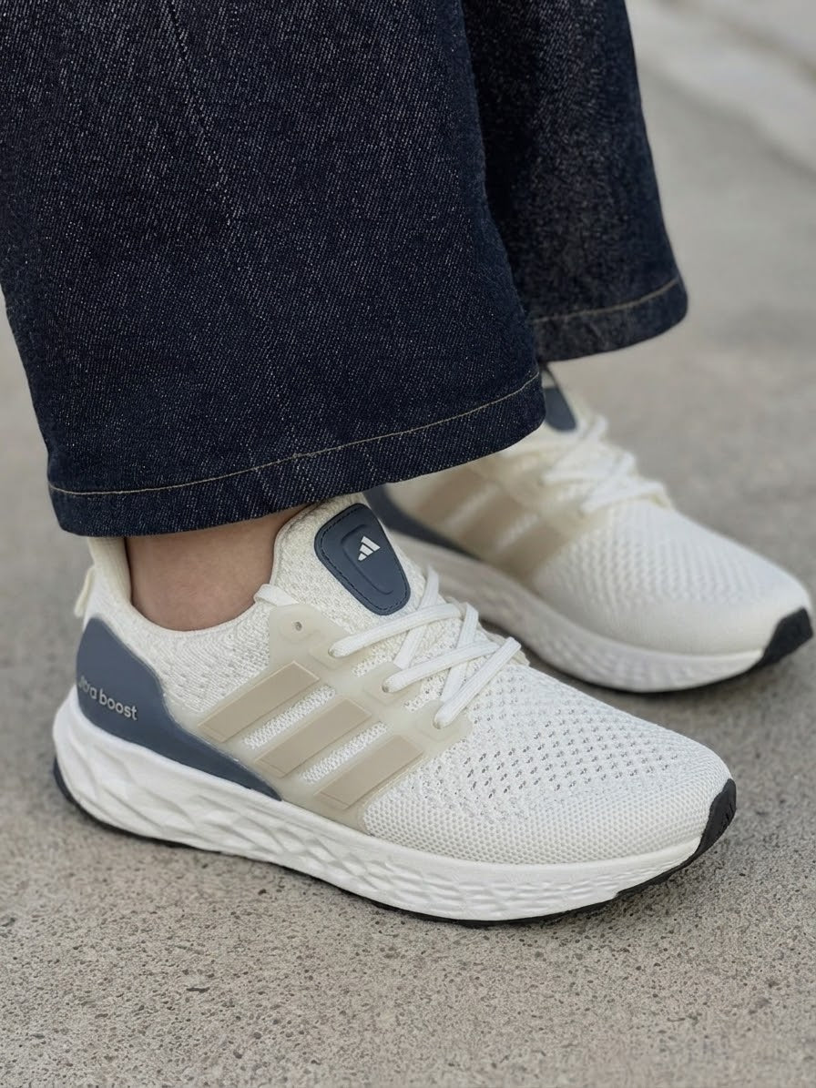 Ultraboost running shoes M8001