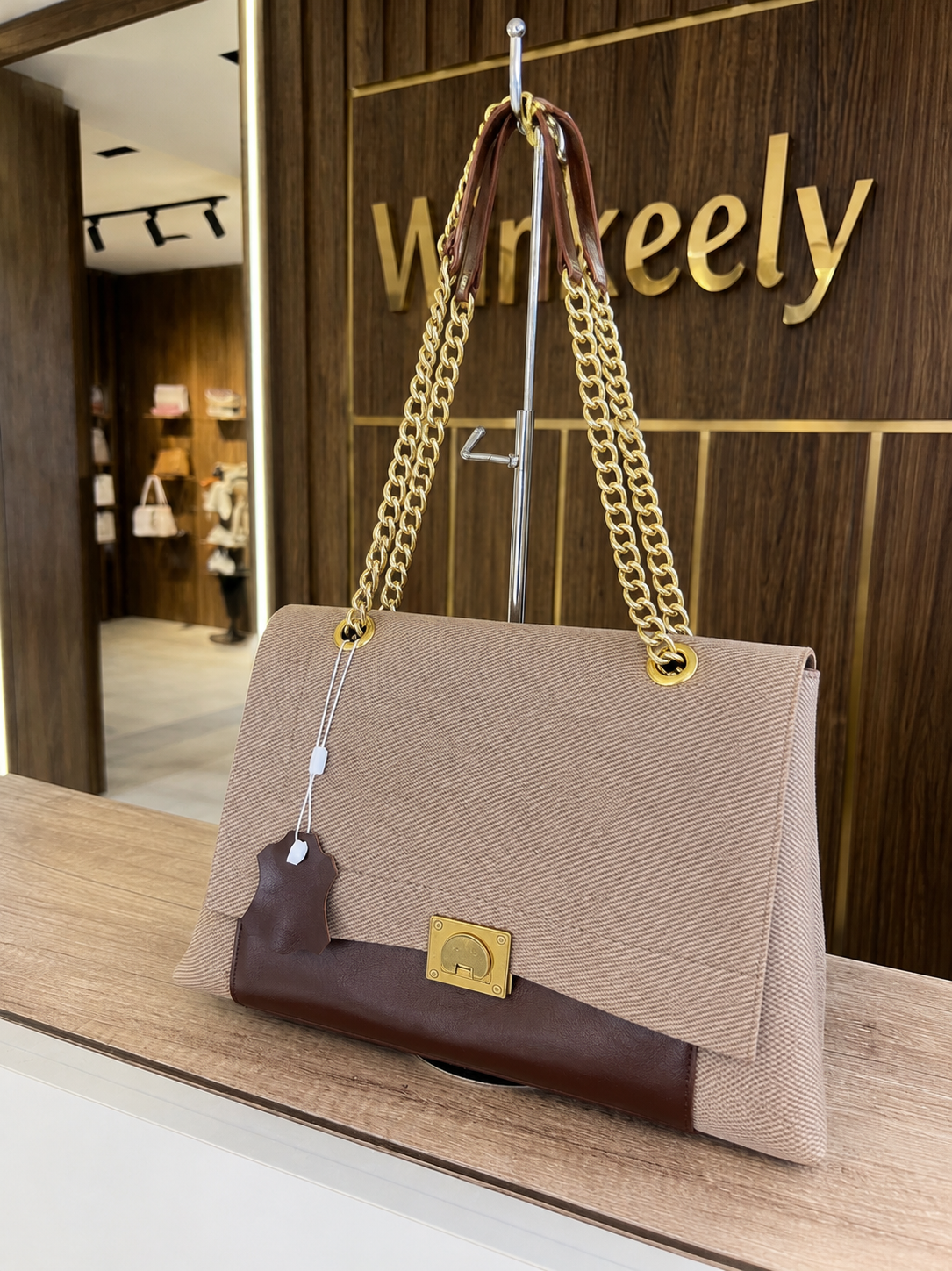 Elegant Patterned Crossbody Bag with Metallic Lock