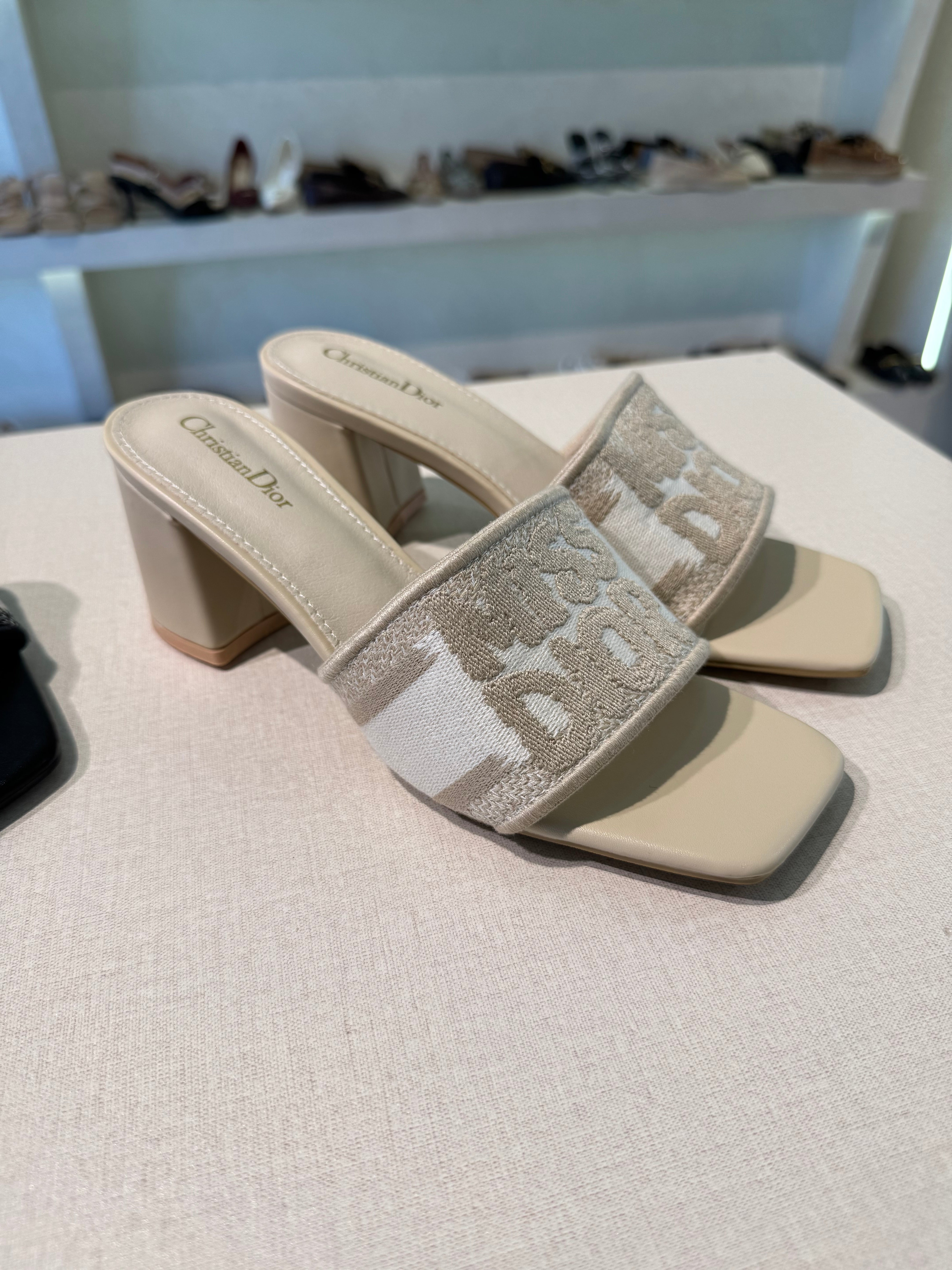 Dway Heeled Slide