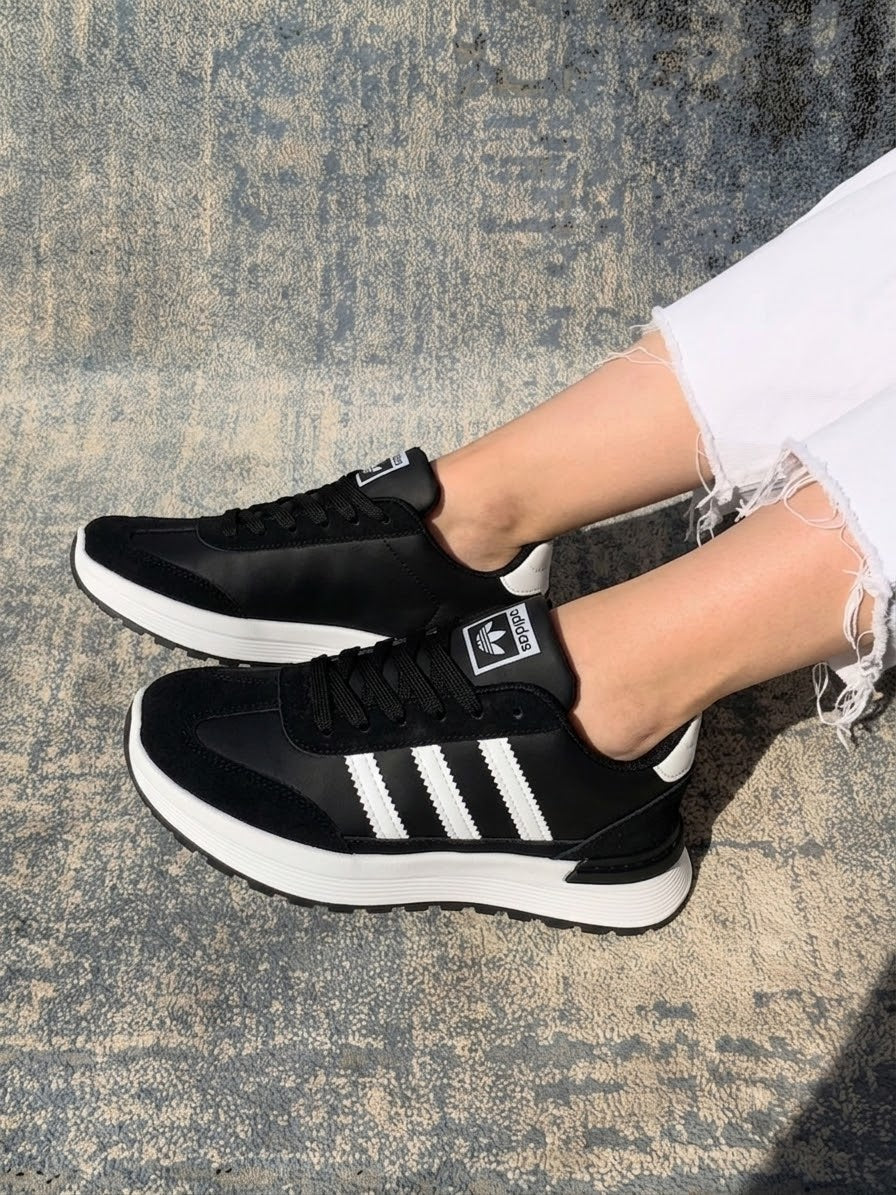 Classic Three-Stripes Low-Top Sneakers