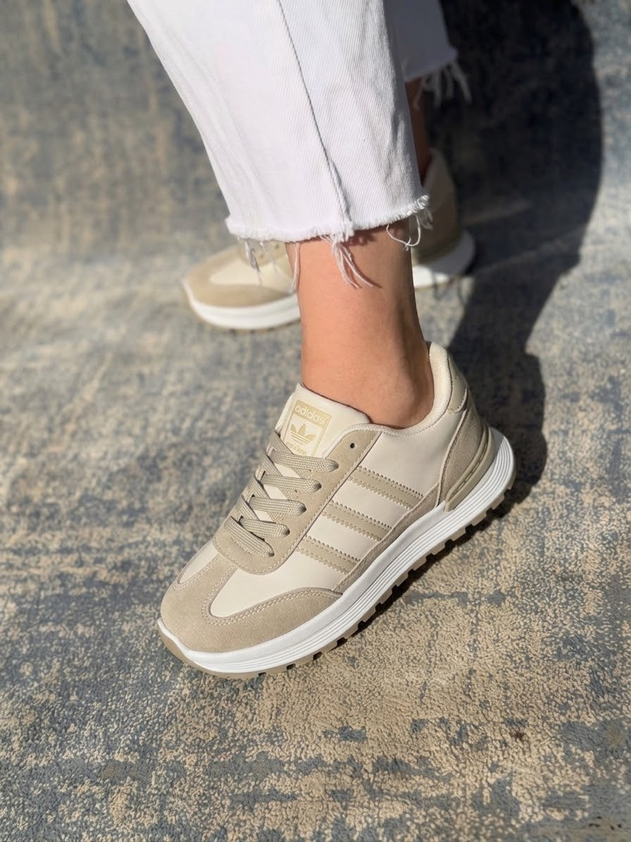 Classic Three-Stripes Low-Top Sneakers