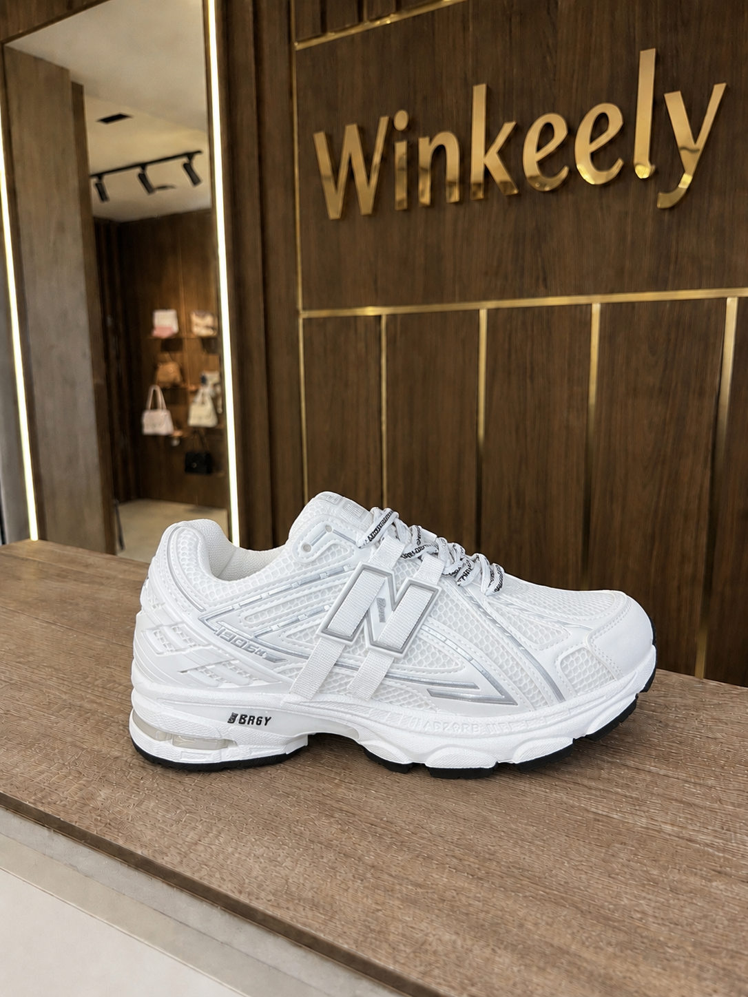 NB 1906R Sneakers
