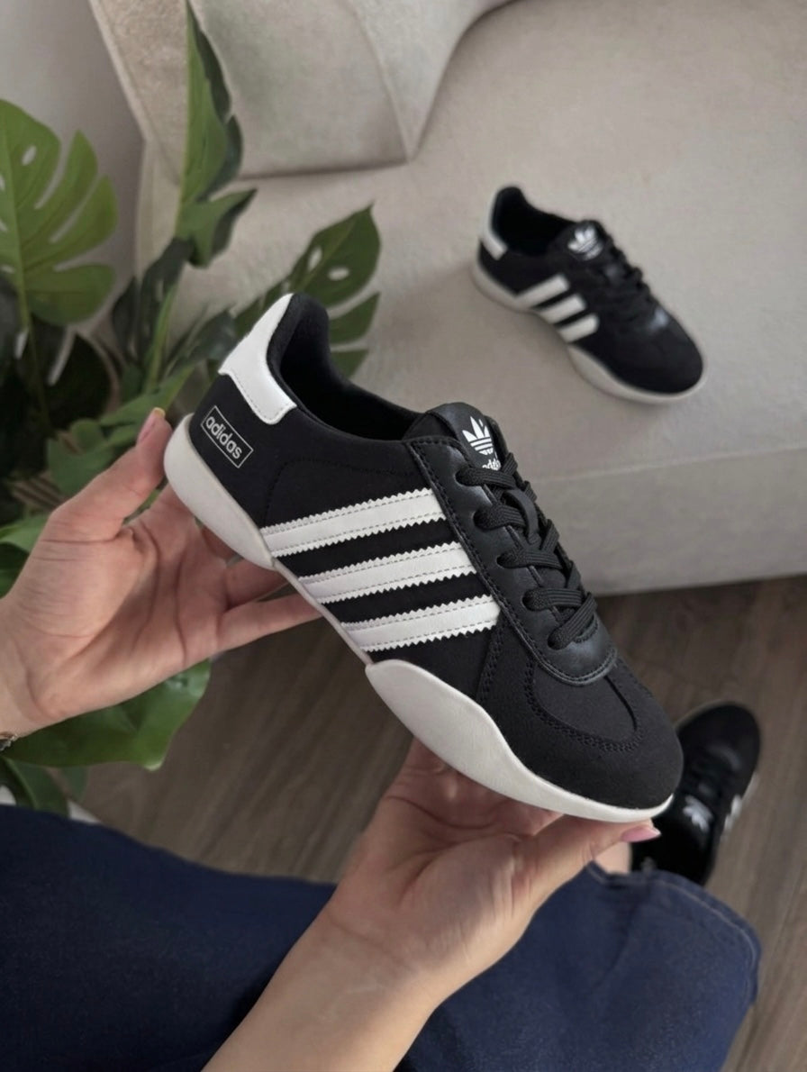 Adidas Daily Kicks