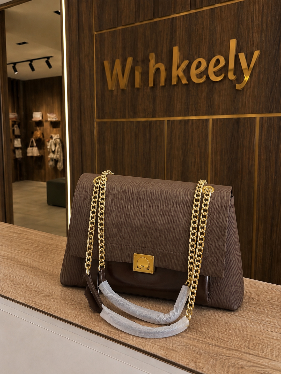 Elegant Patterned Crossbody Bag with Metallic Lock