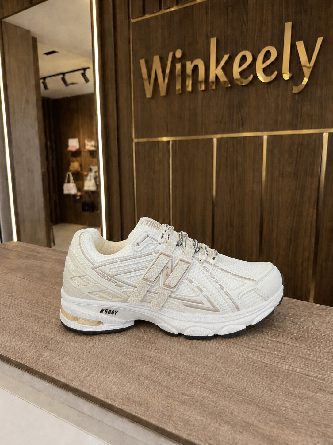NB 1906R Sneakers
