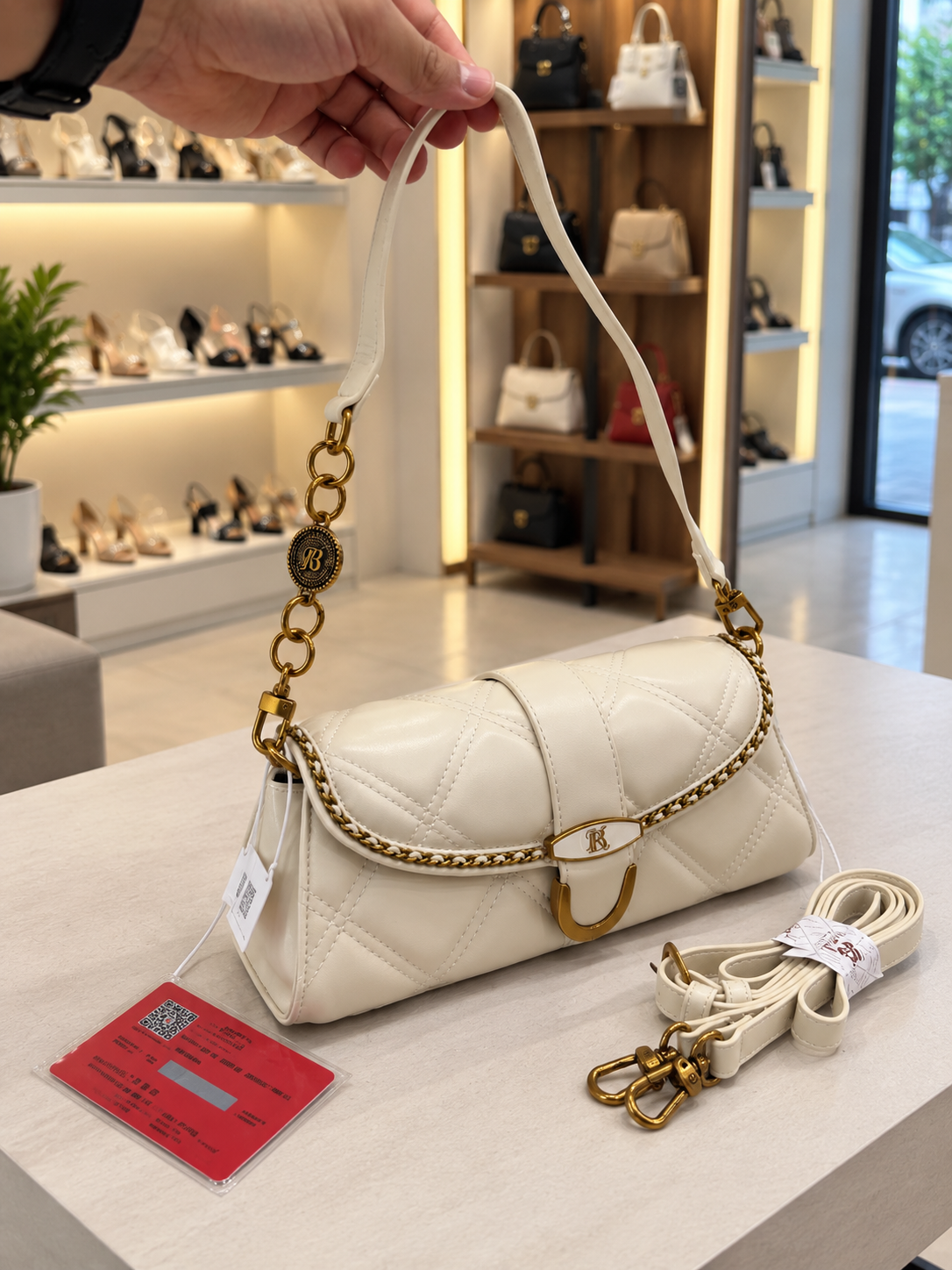 Elegant Quilted Shoulder Bag with Gold Hardware