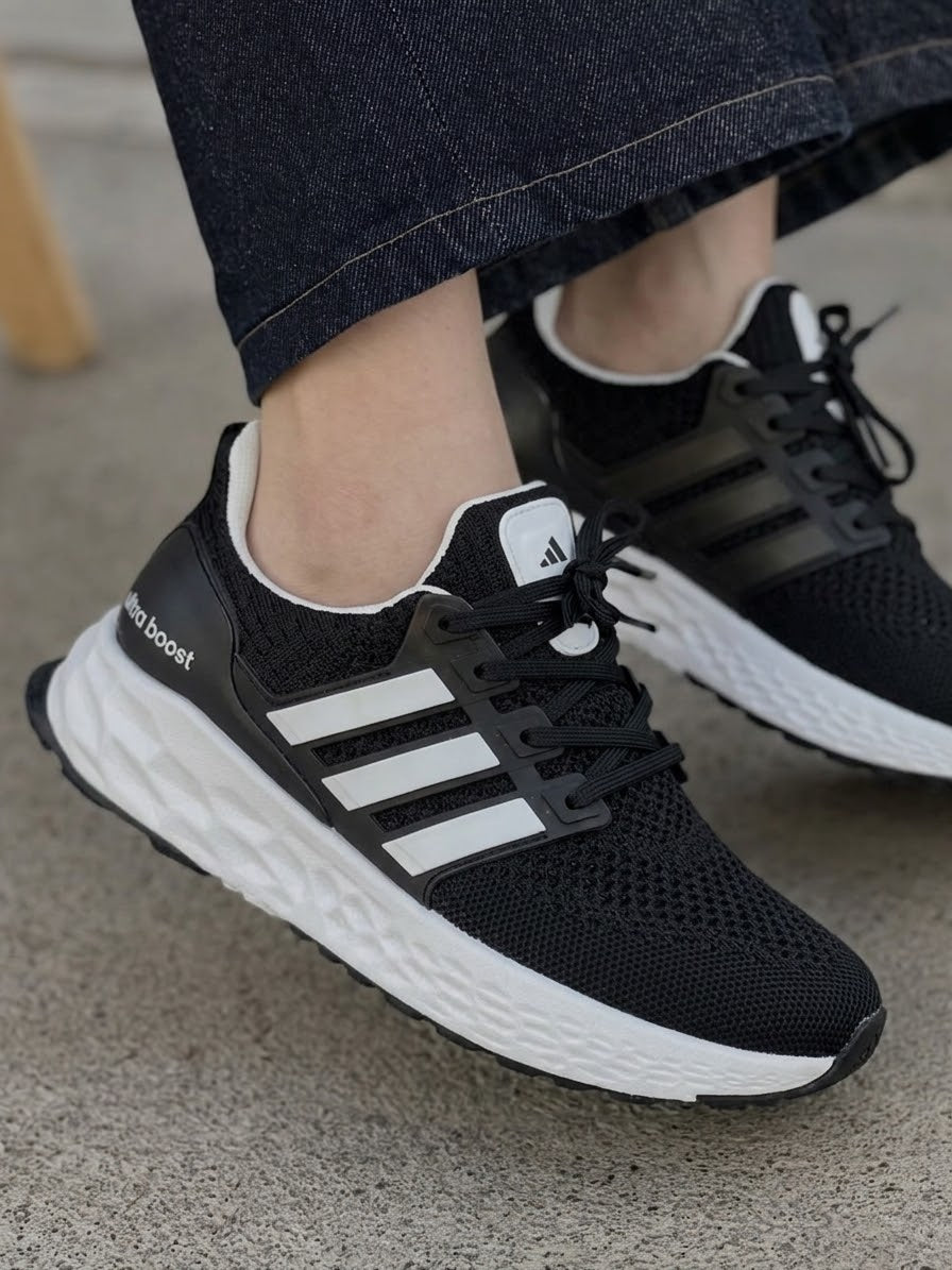 Ultraboost running shoes M8002